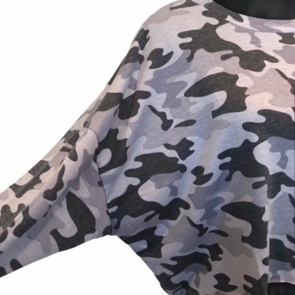 NWT Tresics pullover leisure wear lounge crop camouflage long sleeve top medium - Picture 2 of 9